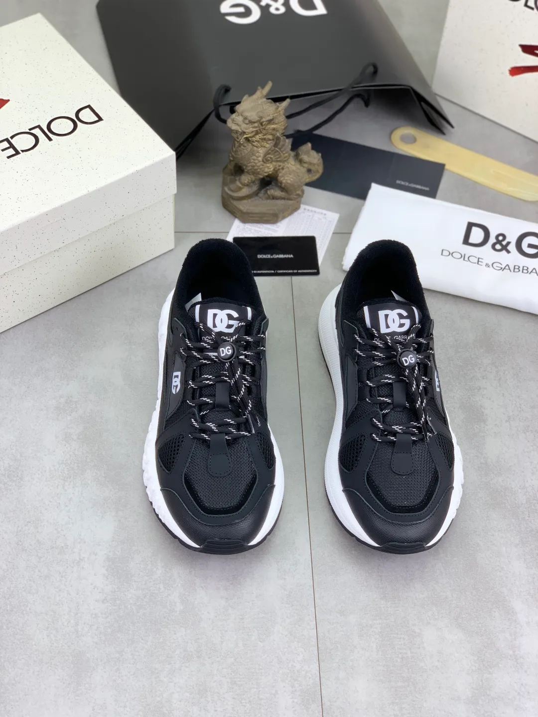 Men's men's shoes 💰P580💰[New model] Couple 🧑‍🤝‍🧑 style Top original order quality Synchronized with "DOLCE&GABBANA [Dolce & Gabbana] ~ High quality." Effect Low-top casual DG men's shoes, loved by many celebrities, using high-end imported top-layer calfskin splicing design + cowhide feet, simple and elegant, perfectly interpreting the latest inspiration of shoes, integrating classics and fashion. Luxurious dreams, dominating fashion Suitable for drivers, light and comfortable to drive, light and breathable for outdoor travel, high-end quality, trustworthy, 6️⃣colors🉑️ to choose from! Code number: 35-46